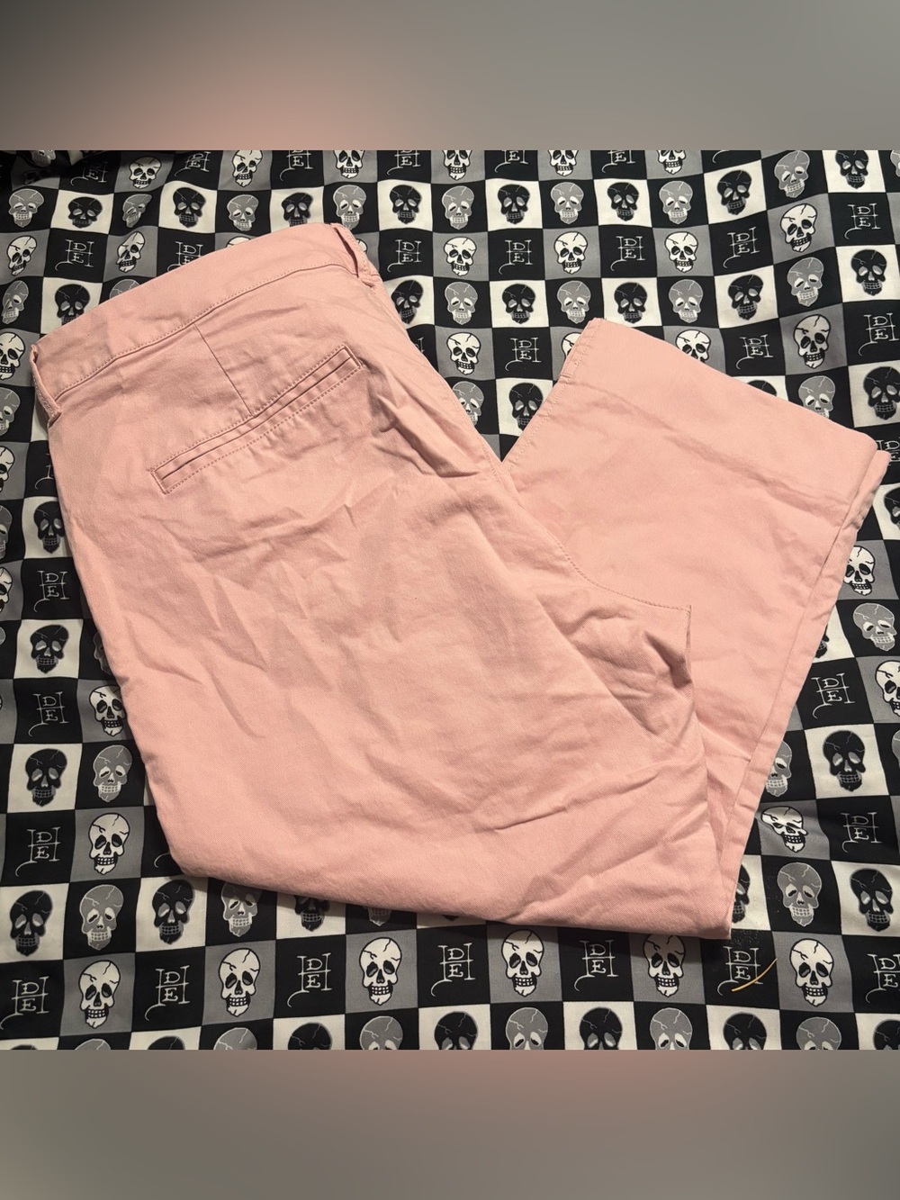 Old Navy Pink Pixie Crop Mid Rise Capri Pants